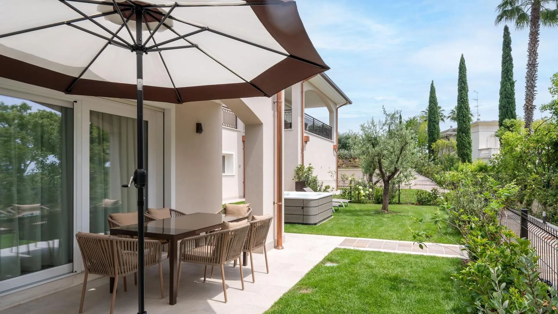 Villa Silvia Apartments San Felice del Benaco Italy