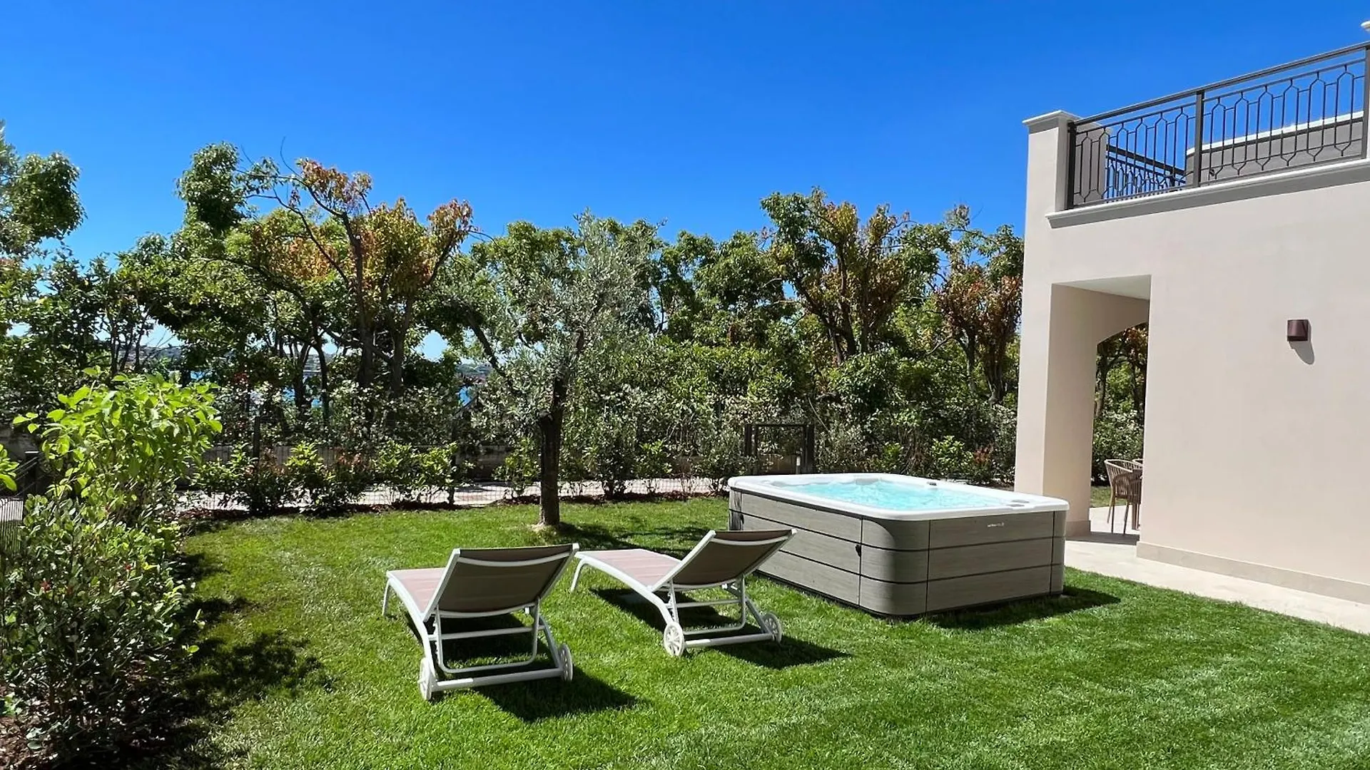 Villa Silvia Apartments San Felice del Benaco Italy