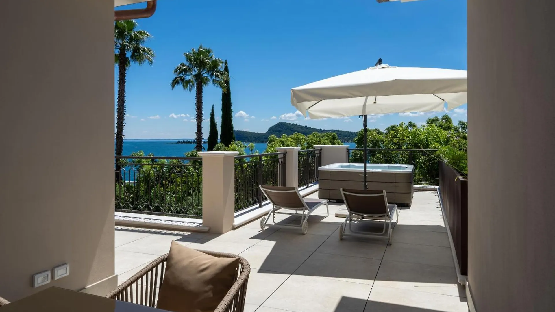 Villa Silvia Apartments San Felice del Benaco 0*,