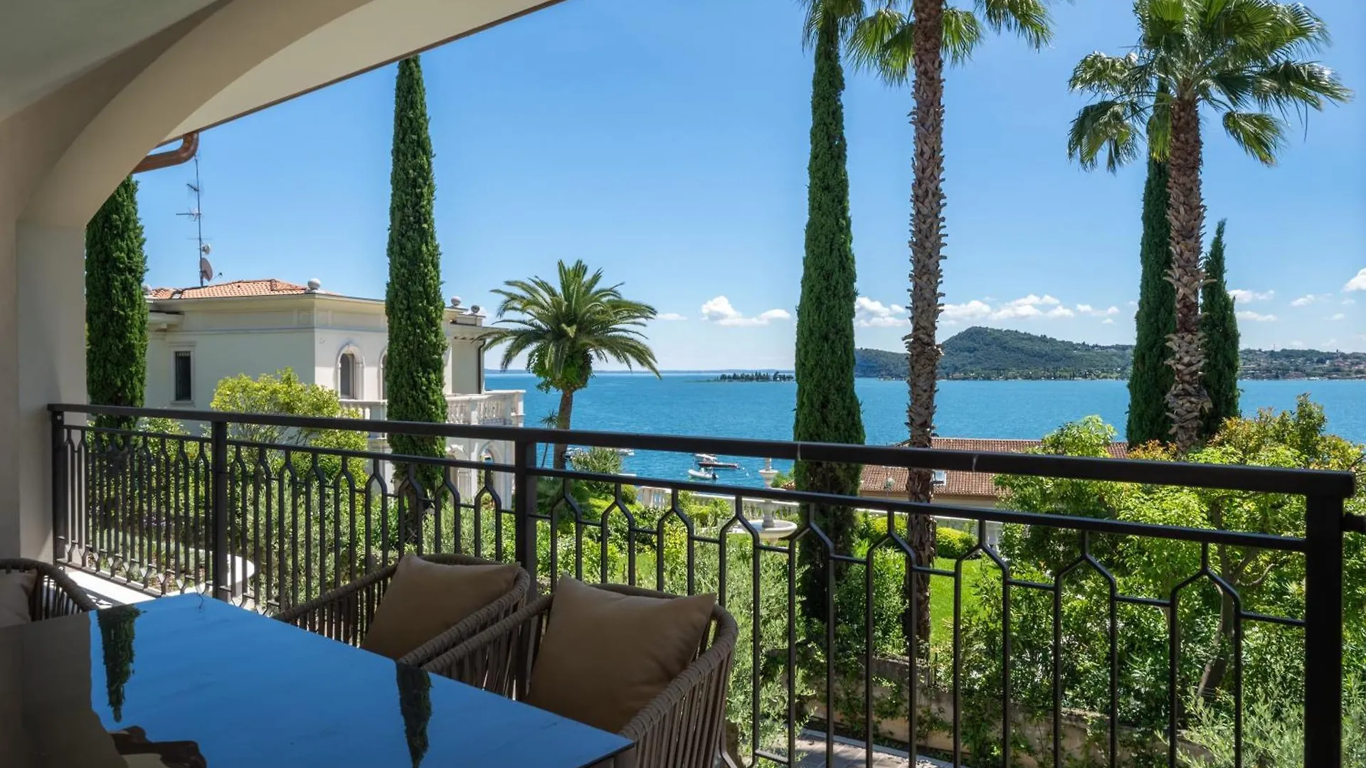 Villa Silvia Apartments San Felice del Benaco Italy